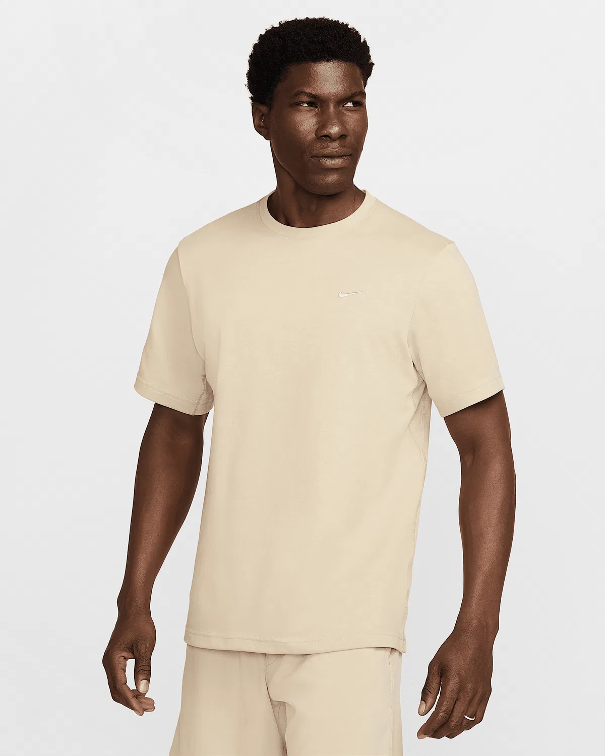 Мужская футболка Dri-FIT с коротким рукавом Nike Primary, Desert Khaki/Desert Khaki