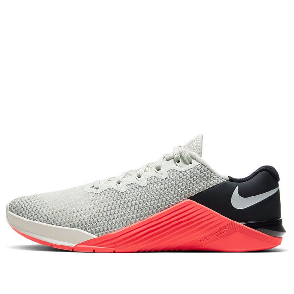 

Кроссовки меткон 5 Nike, серый