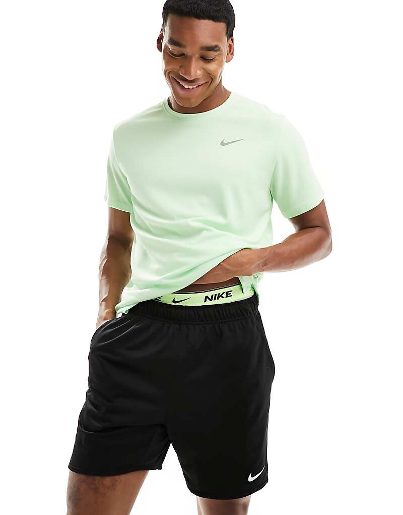

Nike Running – Miler Dri-FIT – футболка цвета Grün
