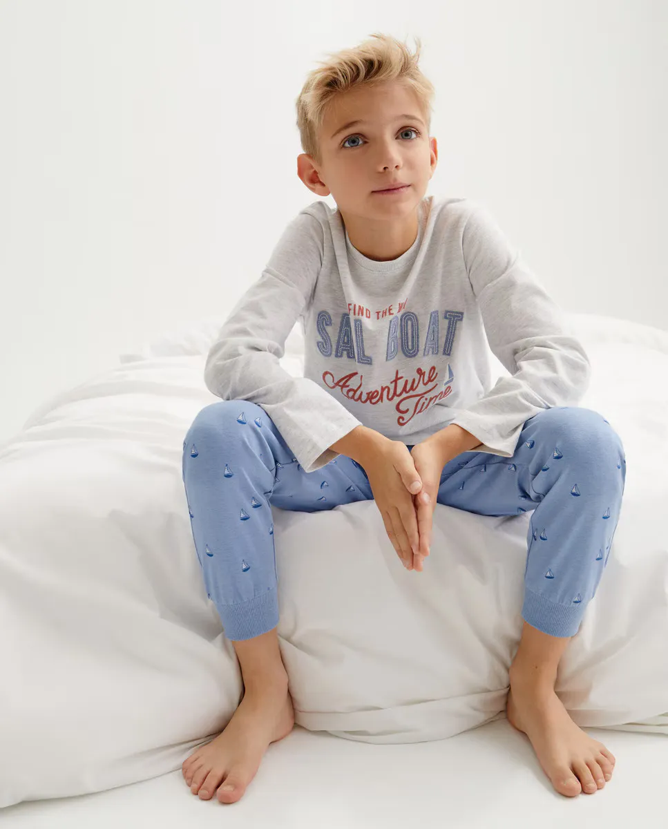 

Длинная пижама для мальчика с набивными штанами Cotton Juice, мультиколор