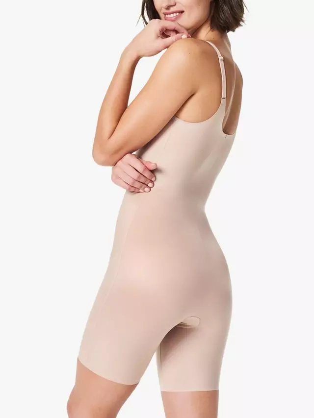 

Боди Spanx Thinstincts 2.0 Mid Thighsuit, цвет champagne/beige