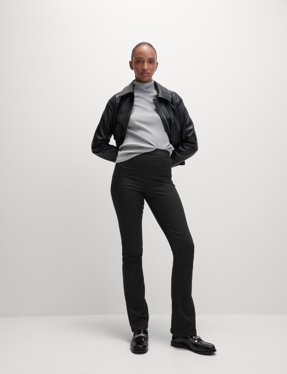 

Расклешенные джеггинсы Marks & Spencer, черный