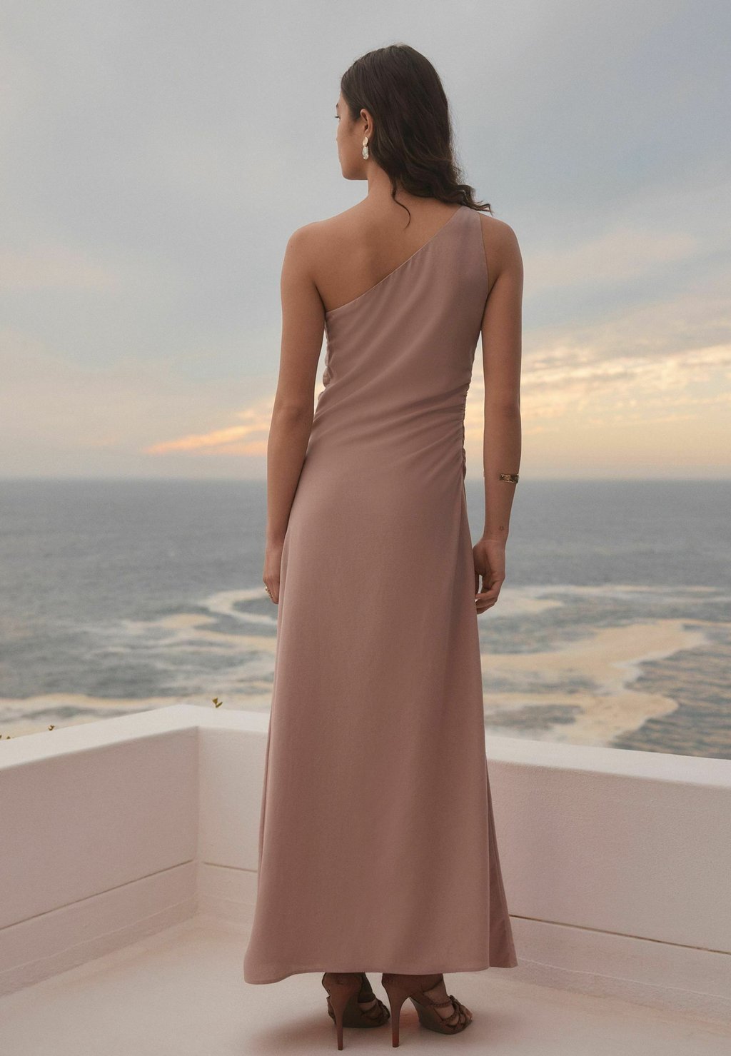 Платье макси REGULAR FIT - ONE SHOULDER ROUCHED Next, розовый — фото 4