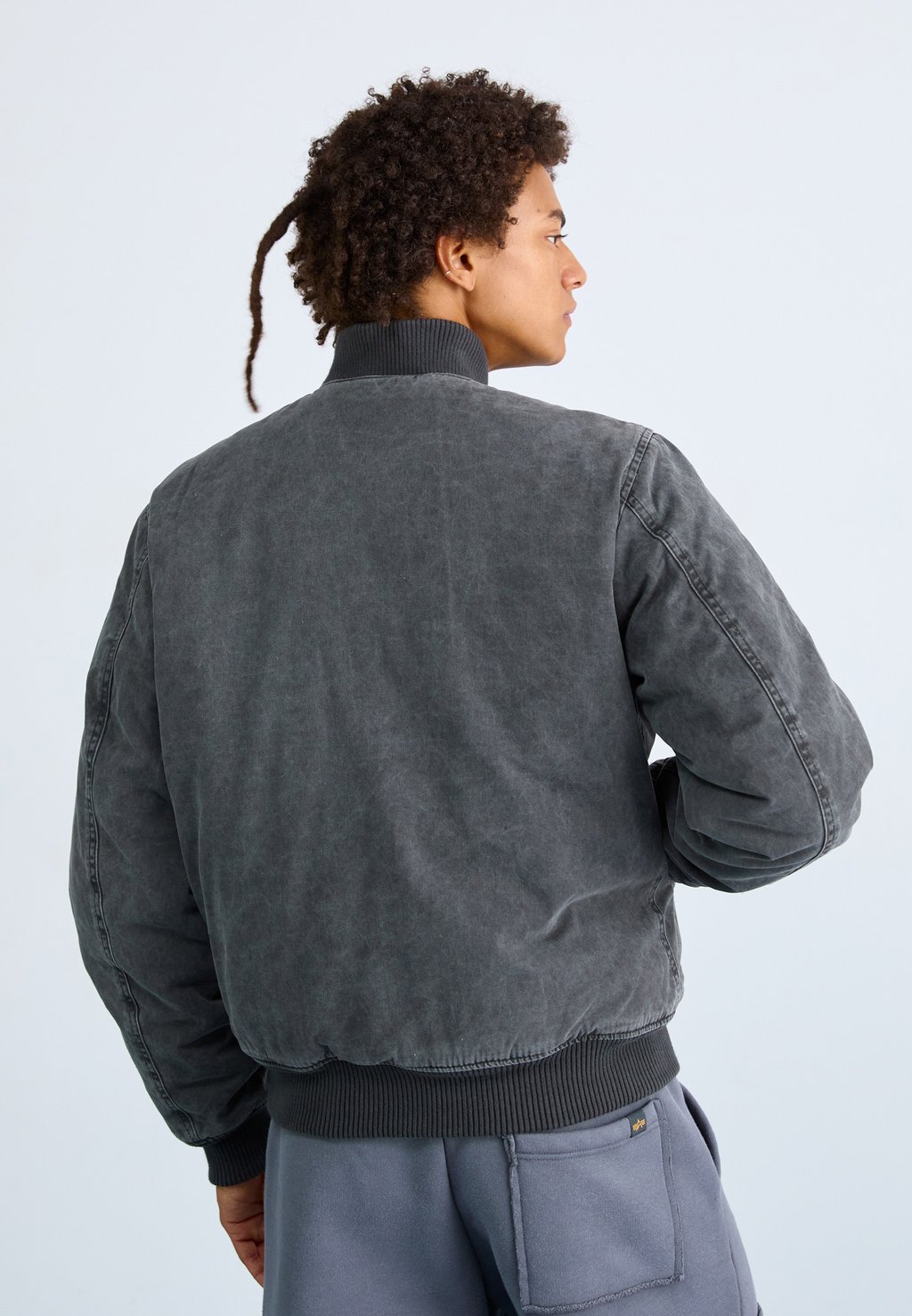 

Куртка-бомбер COMBAT Alpha Industries, черный