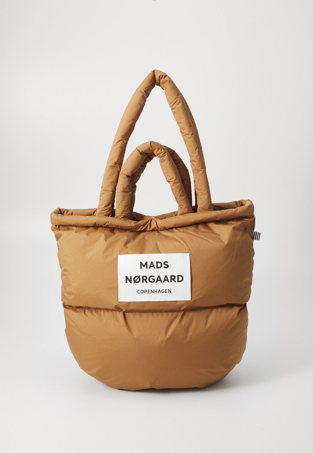 

Сумка-тоут RECYCLE PILLOW BAG Mads Nørgaard, светло-коричневый