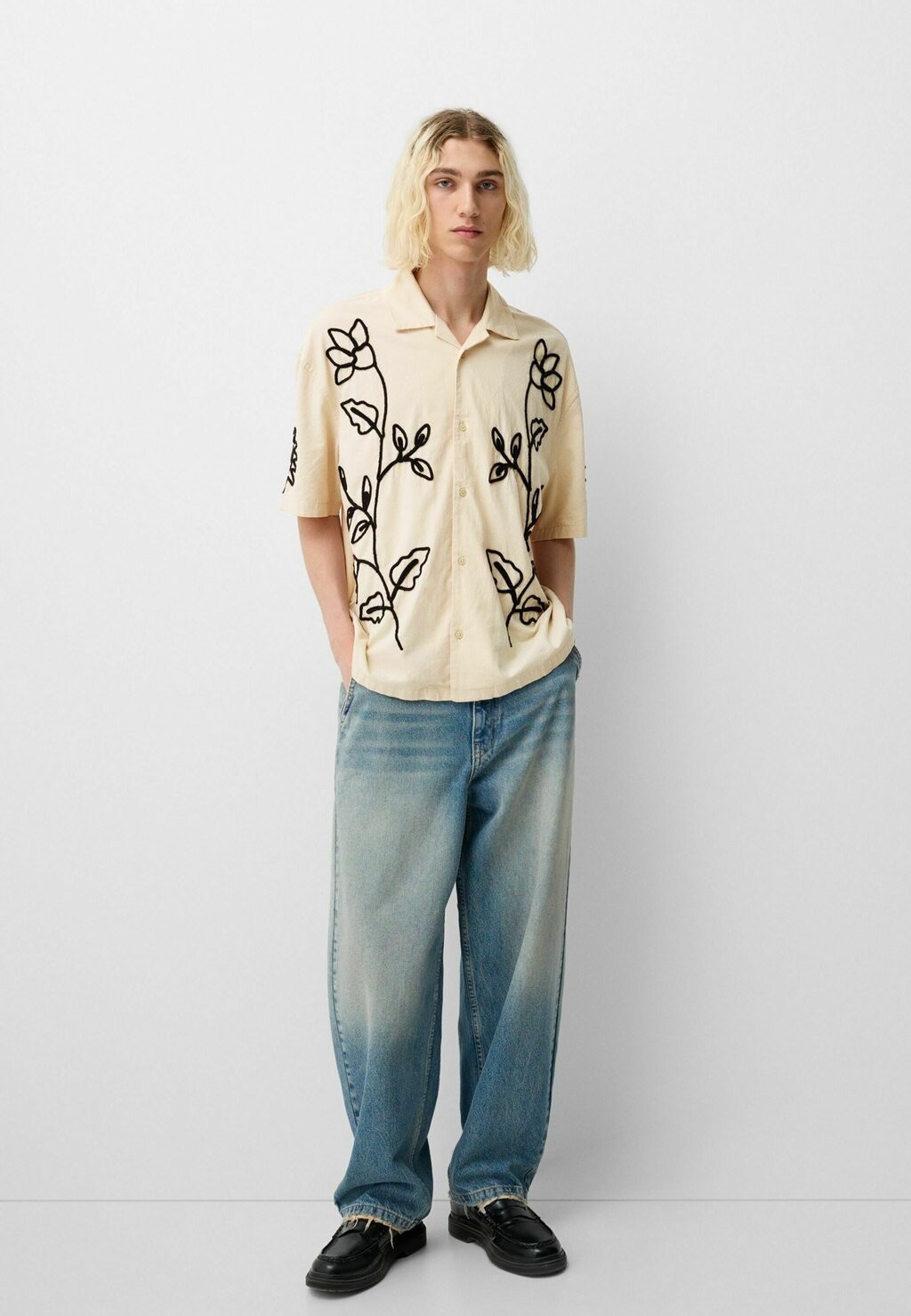 

Рубашка EMBROIDERED Bershka, песочный
