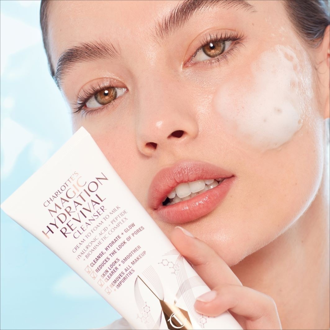 Крем для лица Charlotte Tilbury — Очищающий unreal skin sheer glow tint , объем, 120 мл — фото 3