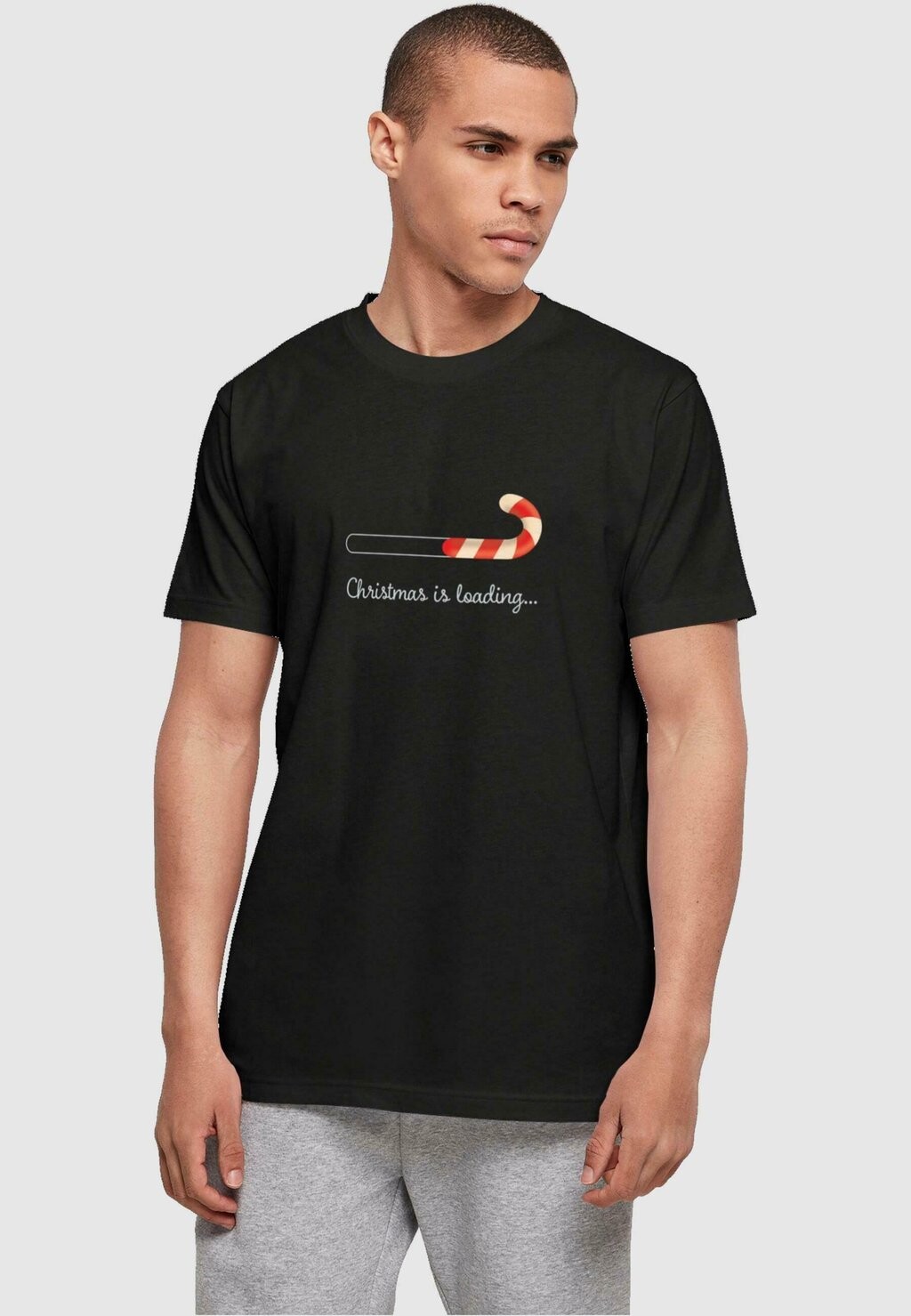 

Футболка с принтом CHRISTMAS LOADING BASIC ROUND NECK Merchcode, черный