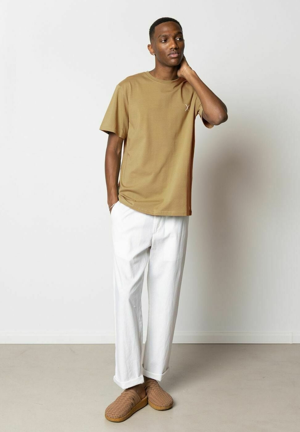 

Простая футболка CROSS LOGO Clean Cut Copenhagen, цвет Dark Khaki