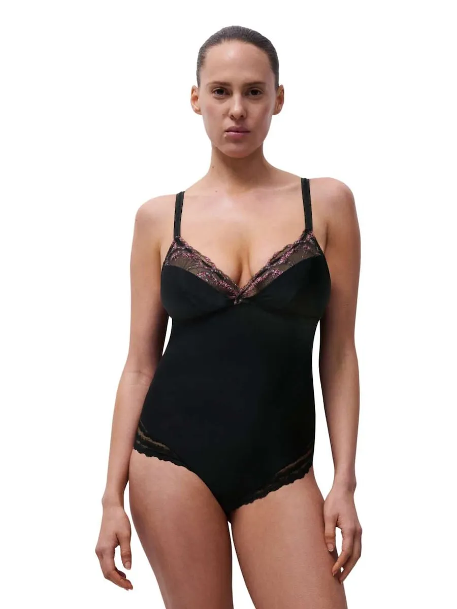 

Боди с кружевом и вышивкой линии Lily Chantelle, черный