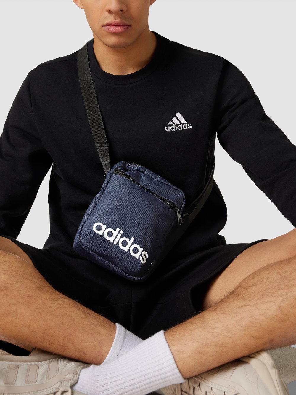 

Сумка через плечо с этикеткой, модель «LINEAR» adidas Originals