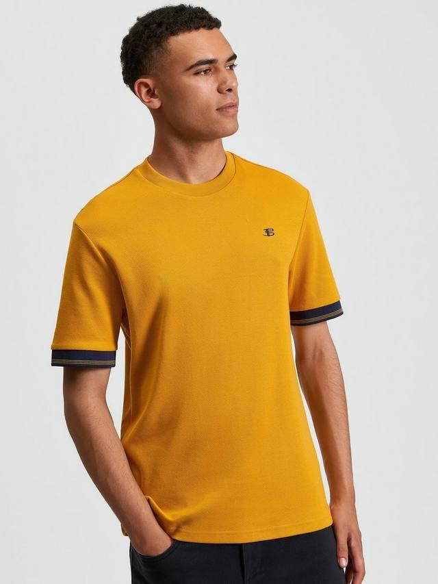 

Хлопковая футболка Regular Fit с коротким рукавом и вышитым логотипом Ben Sherman, Mustard