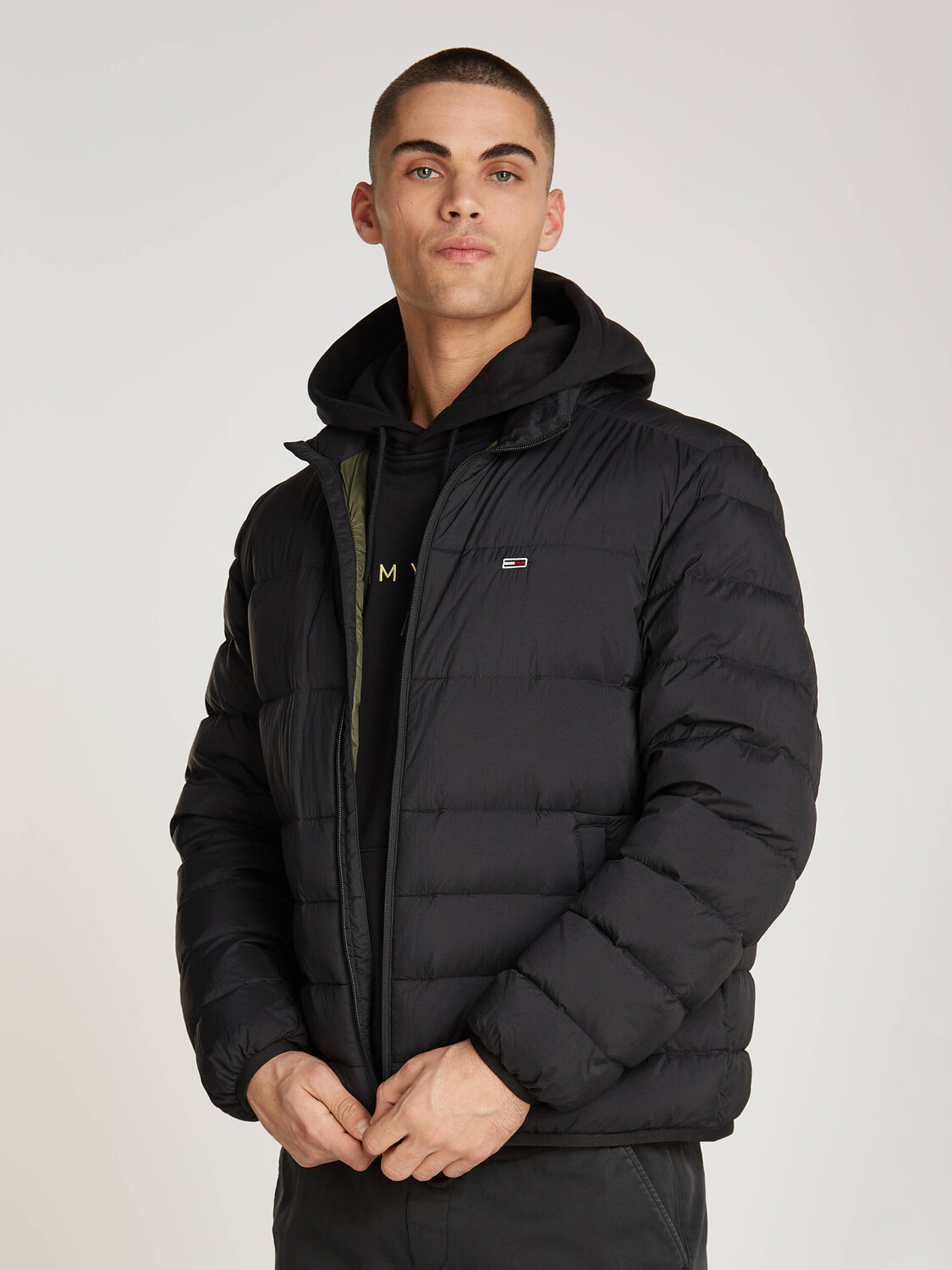 

Куртка Tommy Jeans Regular Fit, черный