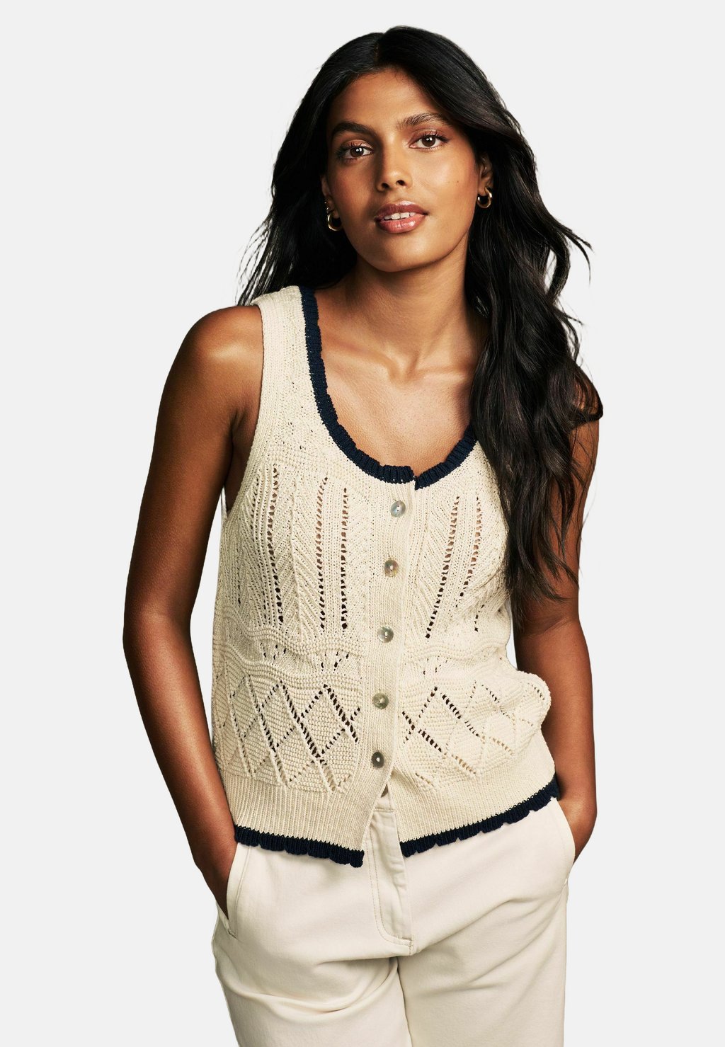 

Жилет REGULAR FIT Laura Ashley, бежевый