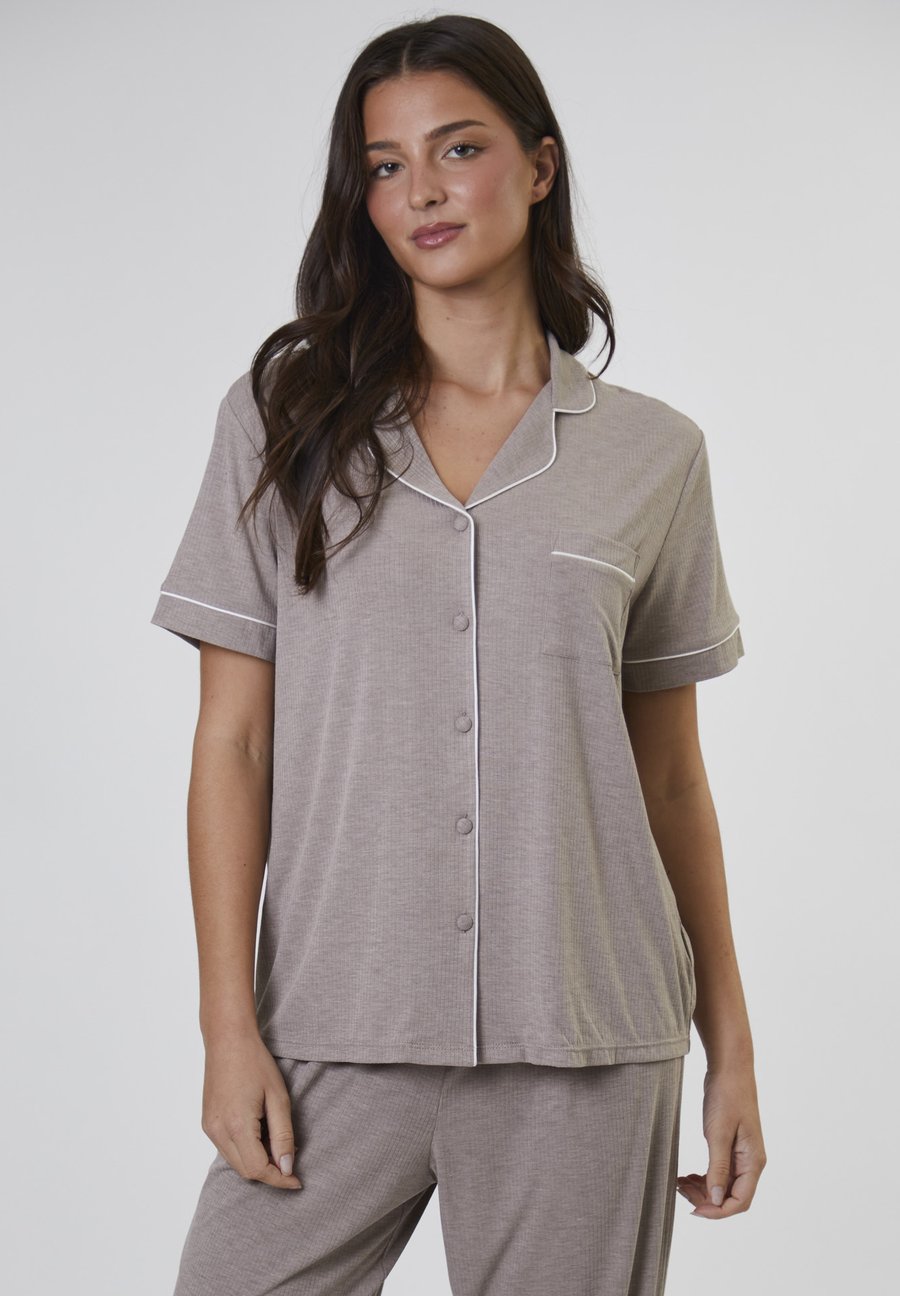 

Пижамный комплект Loungeable TRADITIONAL SHORT SLEEVE SET, Oatmeal/Light Brown