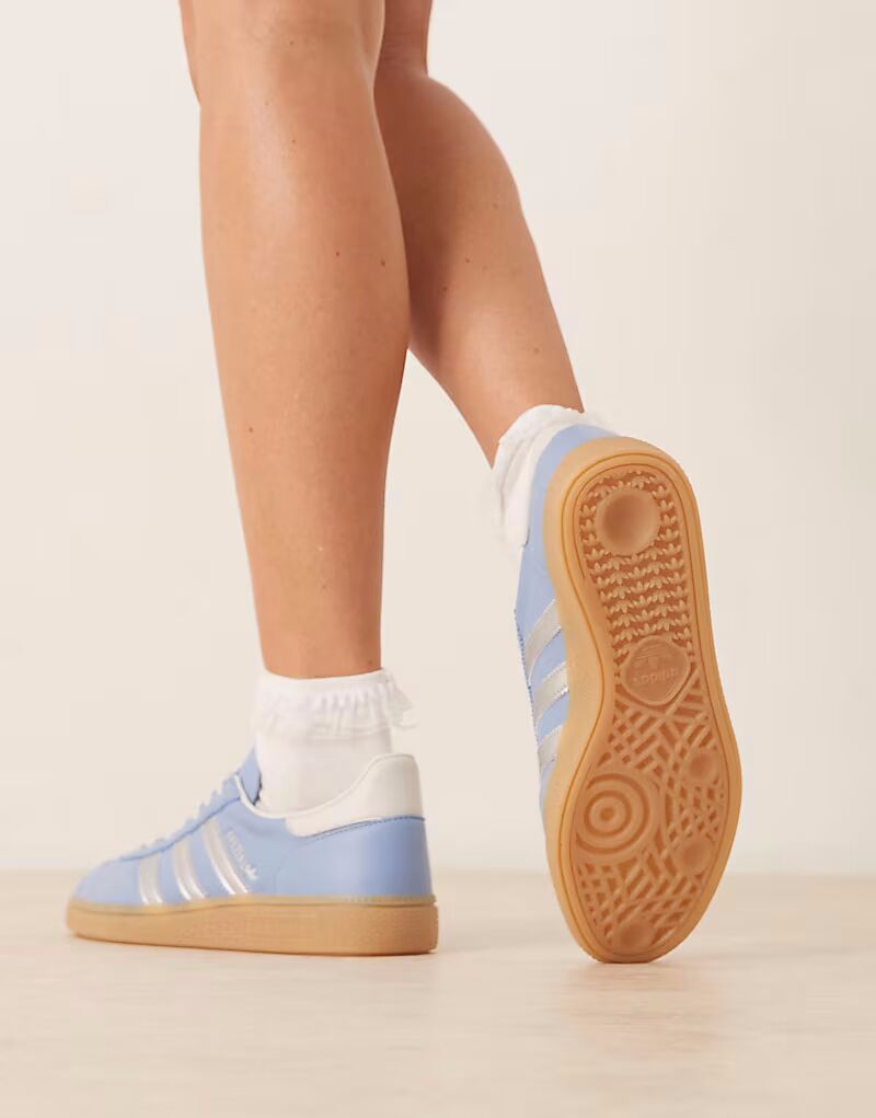Кроссовки Adidas Originals Handball Spezial с синей и белой строчкой и резиновой подошвой — фото 3