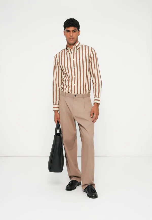 Широкие брюки-чиносы из плиссированной саржи Tommy Hilfiger, Coastal Taupe — фото 2