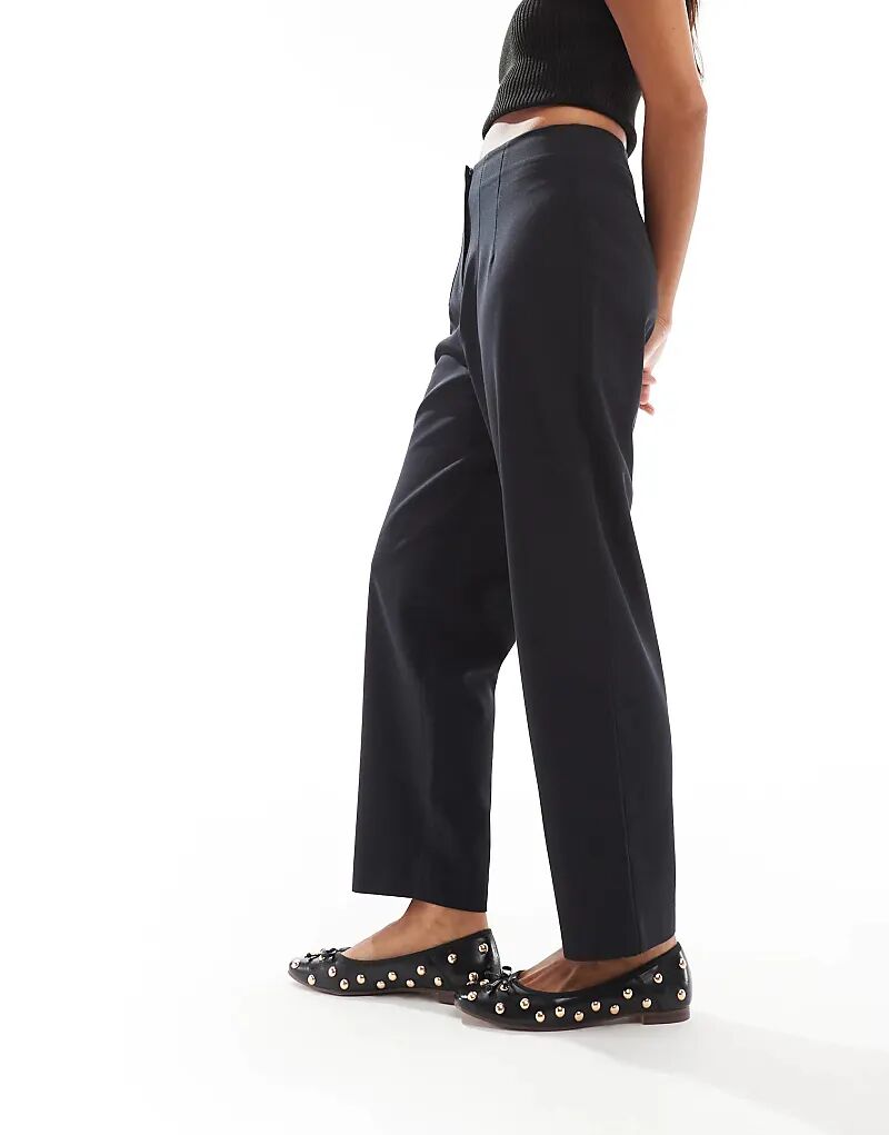 

Брюки-сигареты Essentials черного цвета Miss Selfridge