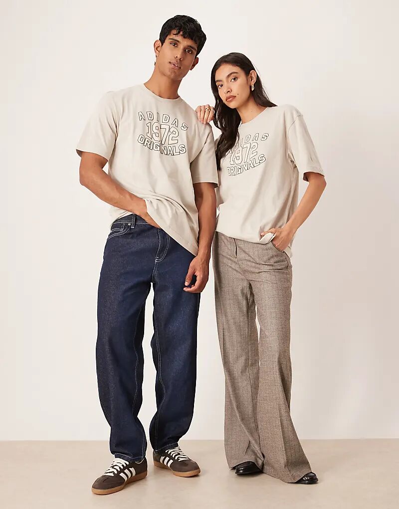 

Футболка с графическим принтом Adidas Originals 1972 серого цвета