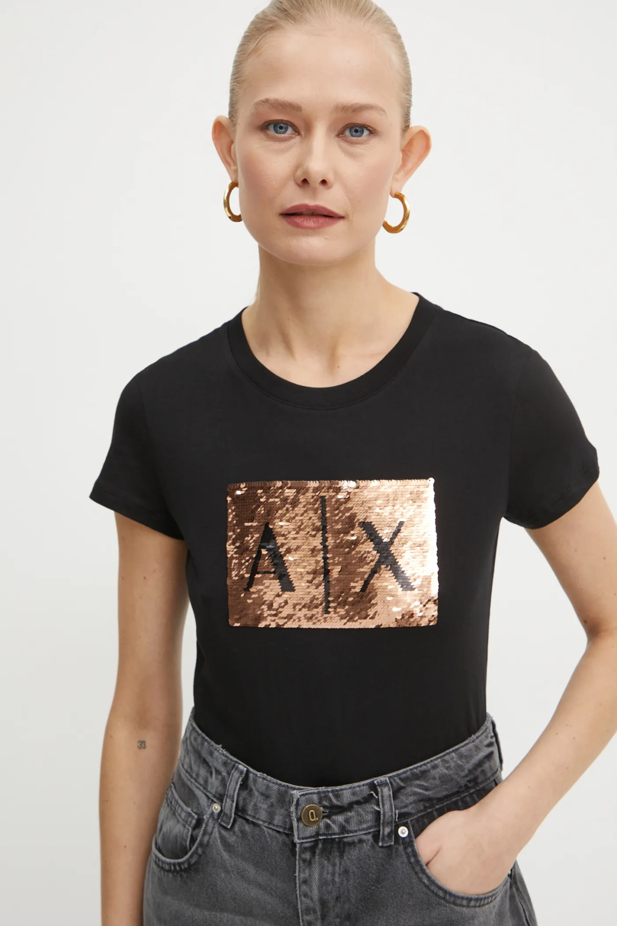 

Хлопковая футболка Armani Exchange, черный