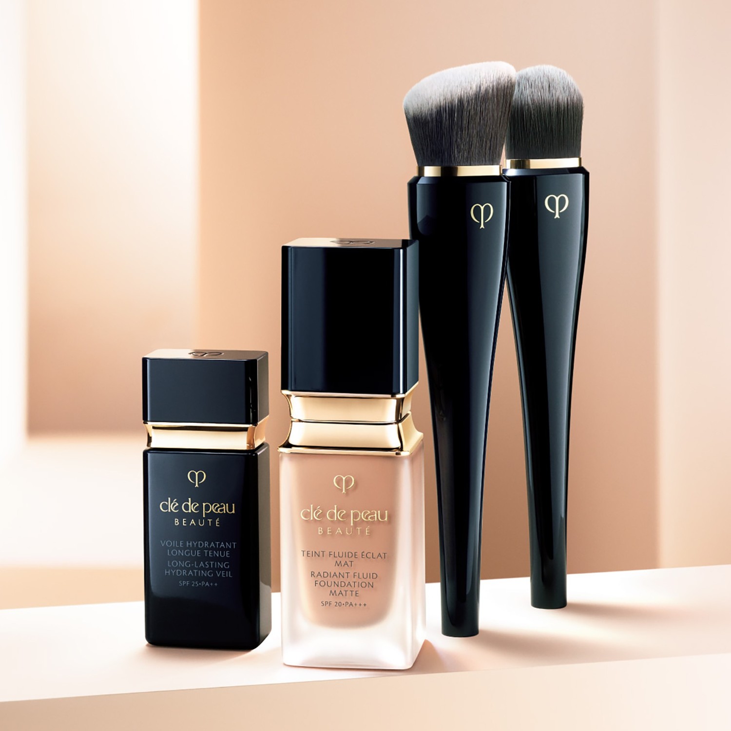 Кисть для лица high coverage foundation brush Cle De Peau Beaute, количество 1 шт. — фото 2