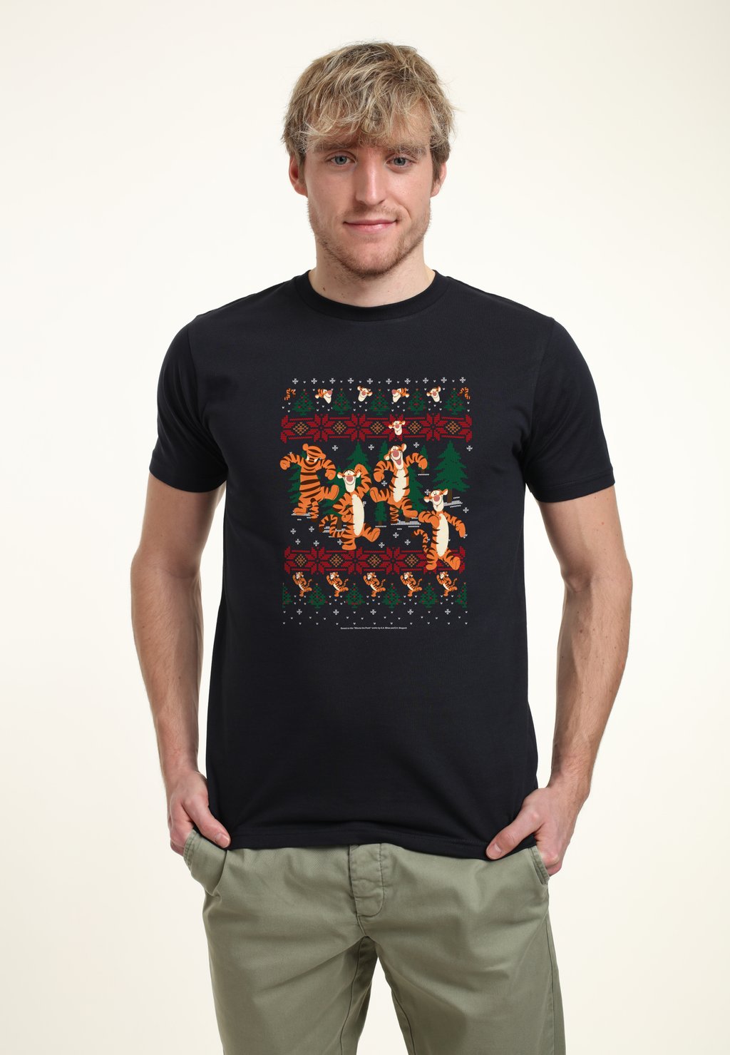 

Футболка с принтом WINNIE THE POOH TIGGER WOODS XMAS Henry Tiger, темно-синий