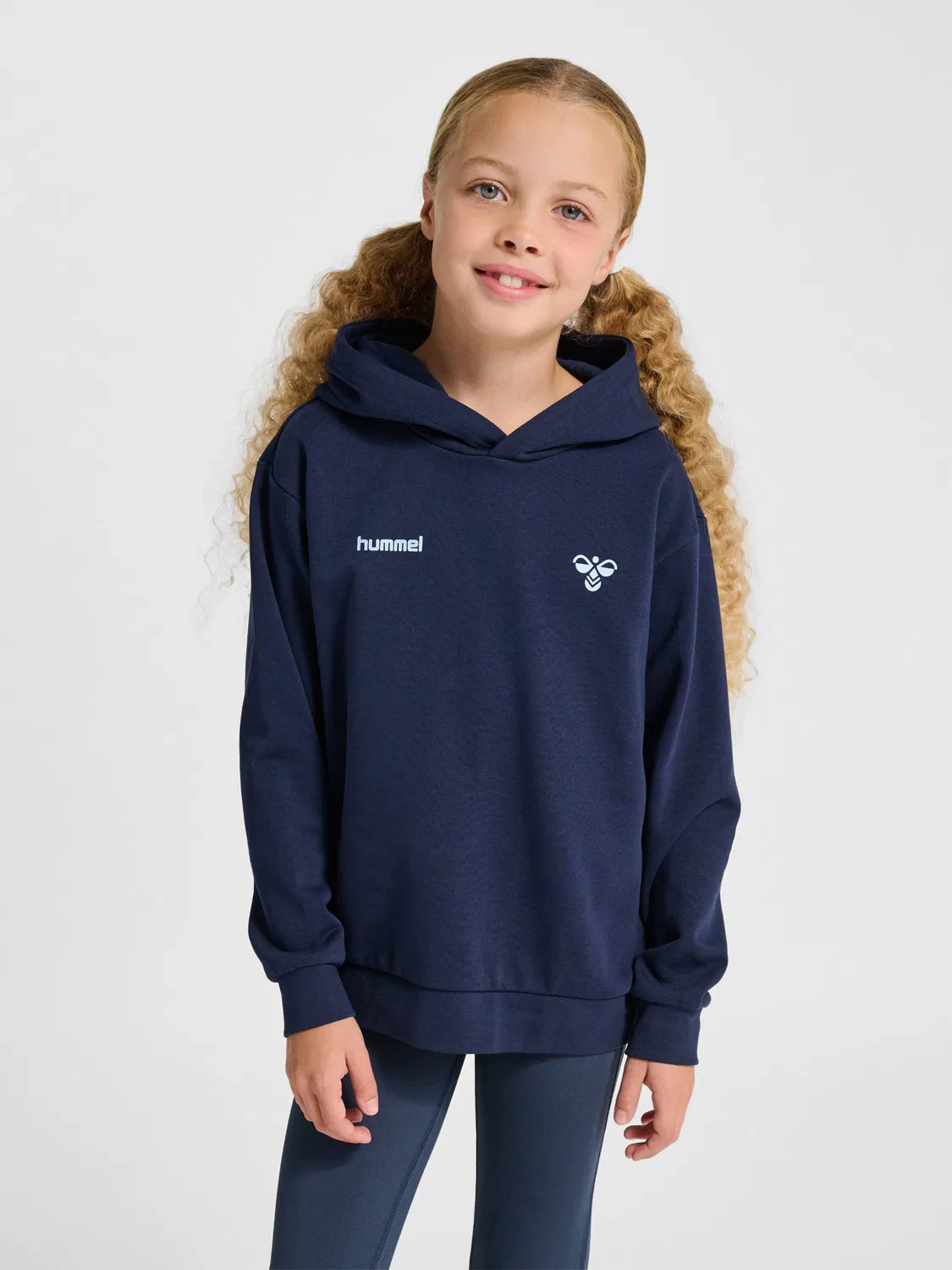 Капюшон худи с графическим принтом Hummel, dress blues