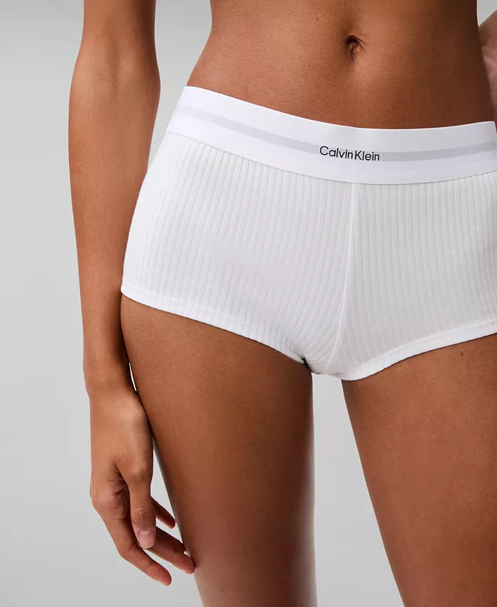 

Женские ребристые трусы-шорты QF8024 Calvin Klein, белый