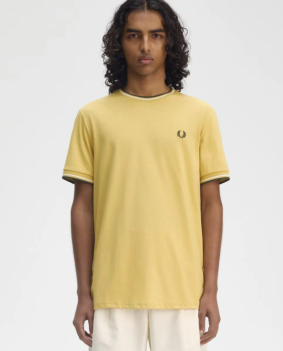 

Мужская футболка с коротким рукавом и отделкой в две полоски Fred Perry, жёлтый