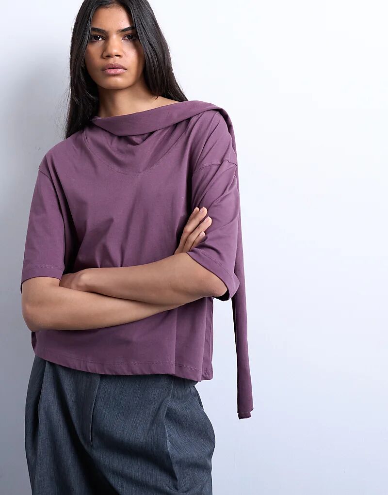 

Футболка Topshop с шарфом на шее и приспущенными плечами, рисунок