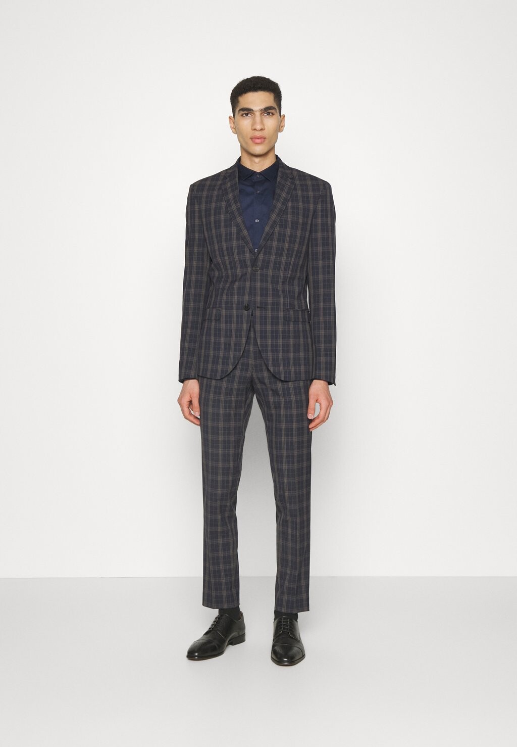 

Костюм THE FASHION SUIT NOTCH Isaac Dewhirst, цвет navy