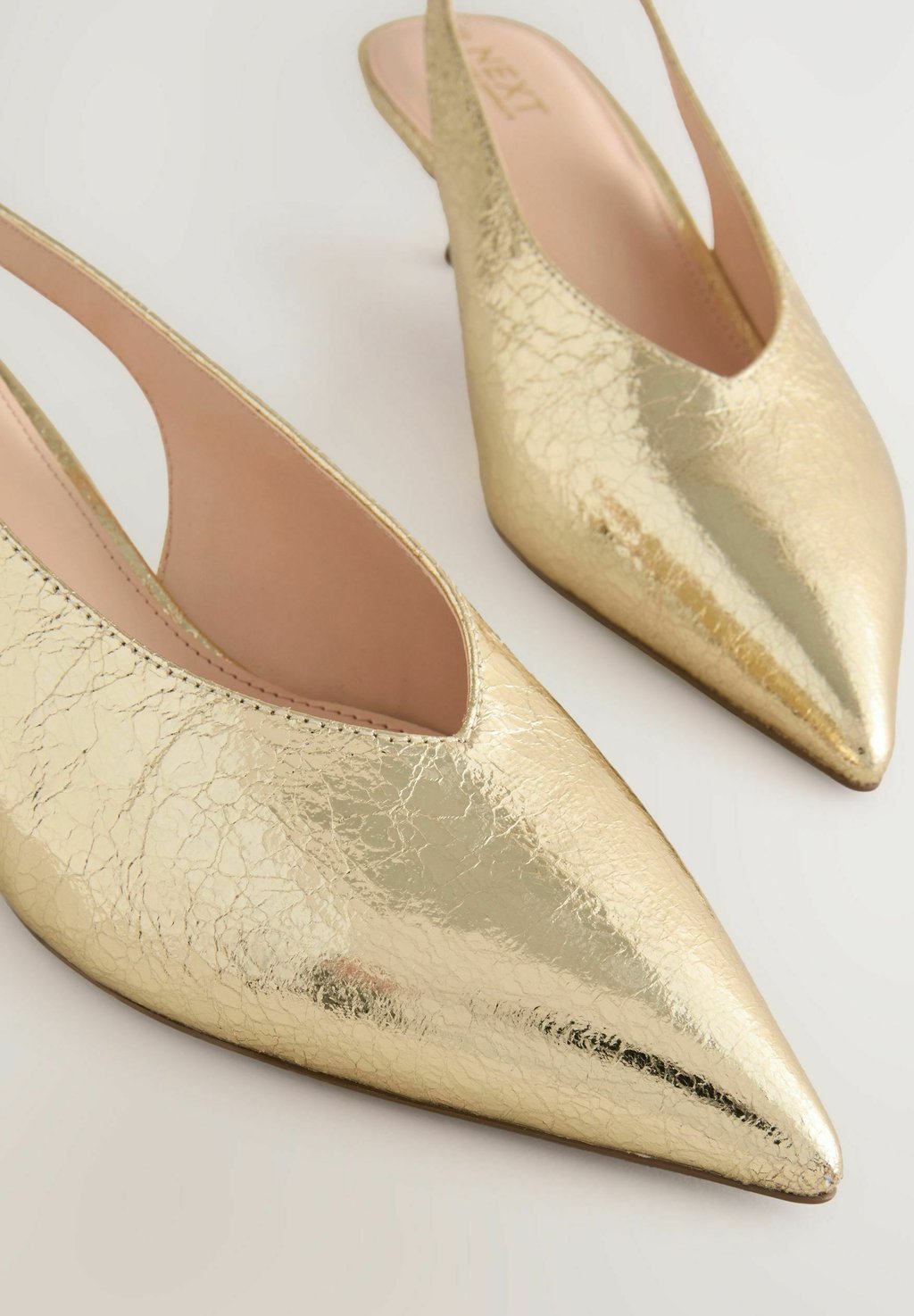 Классические туфли на каблуке STANDARD WIDE FIT - FOREVER COMFORT POINT TOE LOW WIDE Next, золотой — фото 4