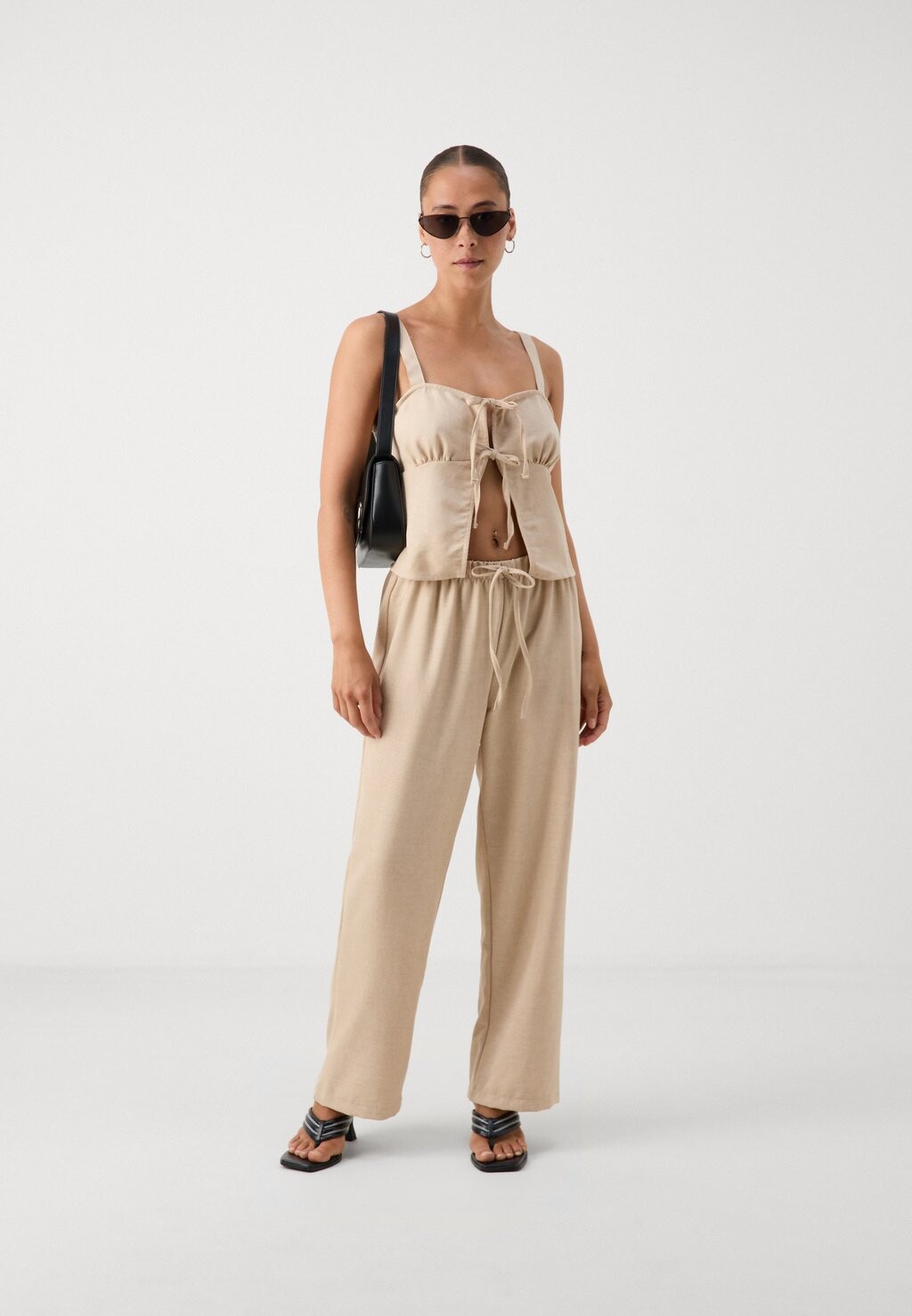 

Тканевые брюки ONLAMAHLE STRAIGHT PULL UP ONLY Petite, бежевый