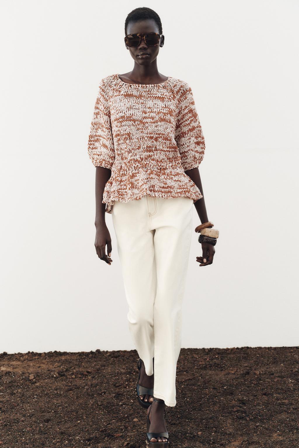 

Топ с баской комбинированного трикотажа ZARA, цвет CAMEL/WHITE