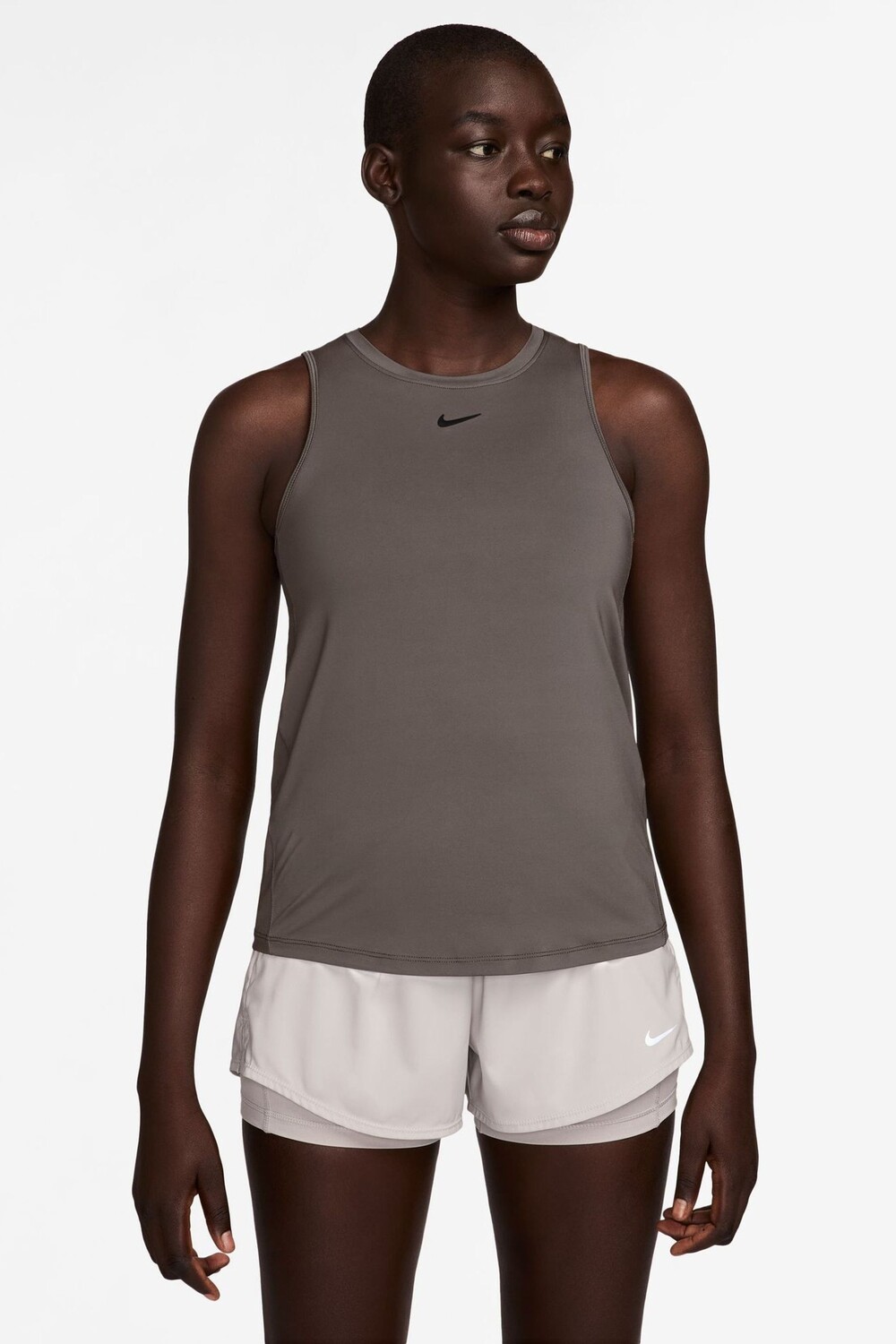 

Одна классическая майка Dri Fit Nike, коричневый