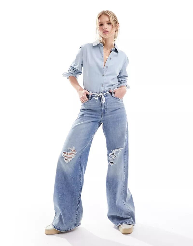 

Голубые мешковатые джинсы Levi's '94 с потертостями и широкими штанинами
