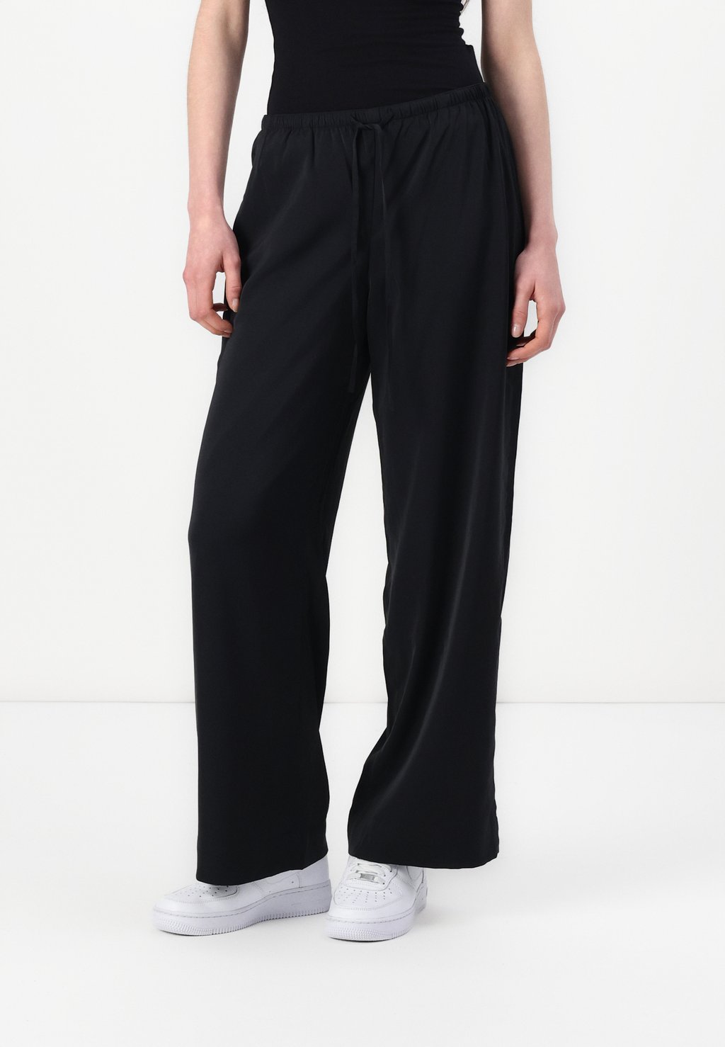 

Брюки TIE WAIST PULL ON PANT Abercrombie & Fitch, черный