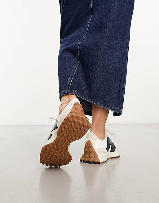 Кроссовки New Balance 327 кремового/темно-белого цвета — фото 3