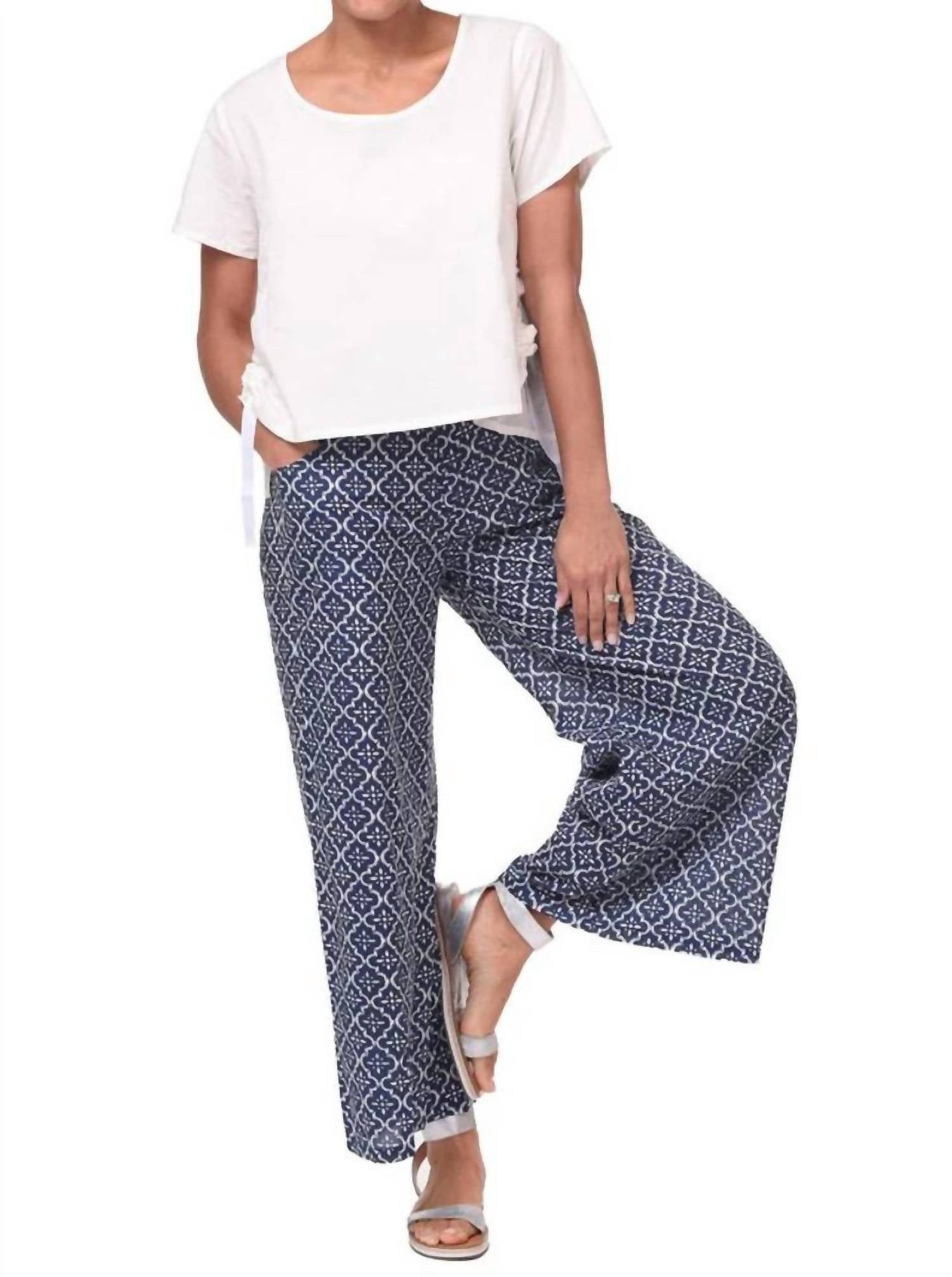 

Gweneth Pullover Top In White Tulip Clothing