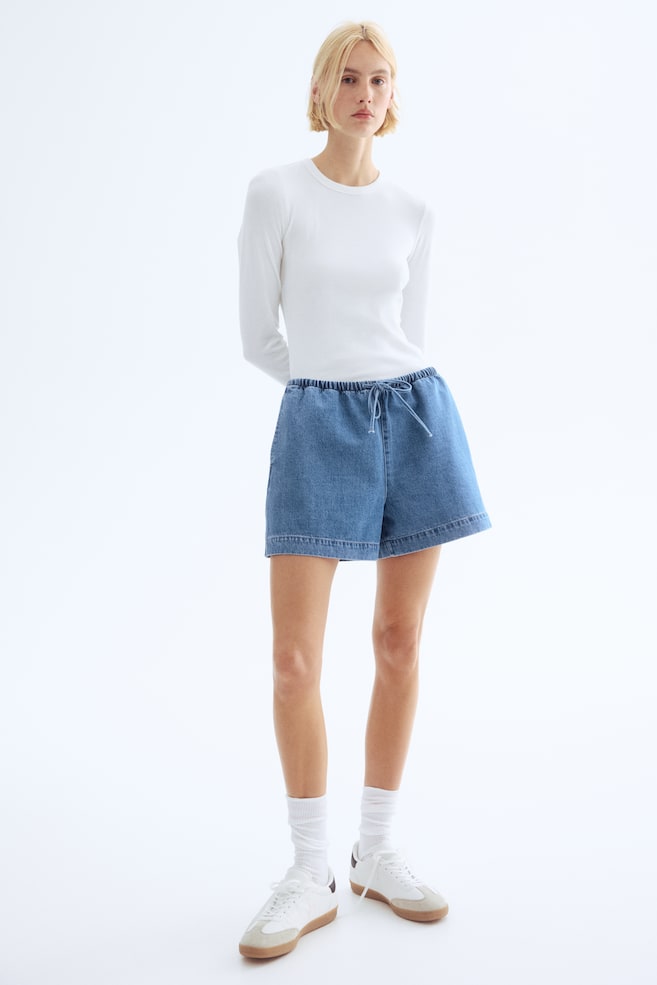

Джинсовые шорты с завязками на шнурке H&M, синий