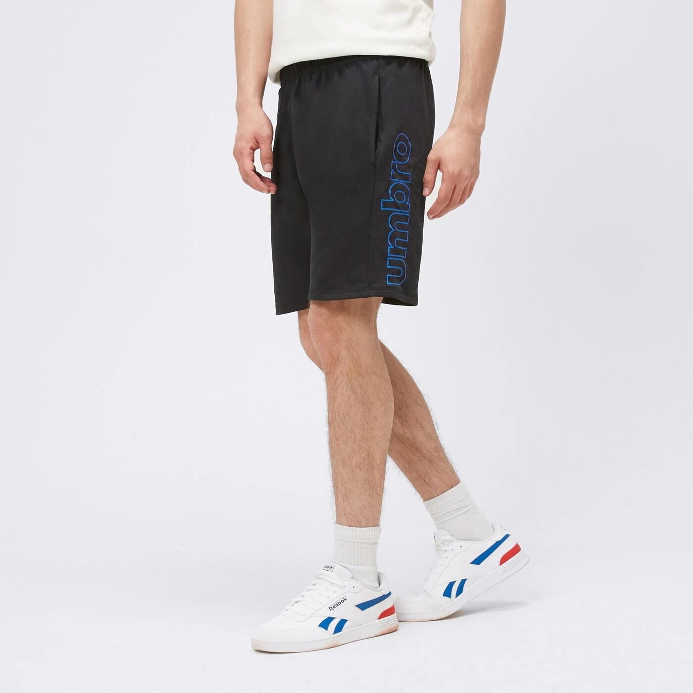 

Шорты Umbro Linnear с графикой, черный