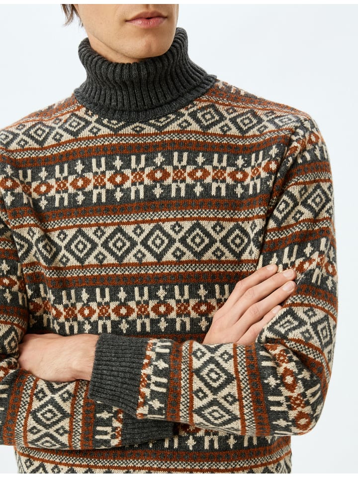 

Серый свитер с узором KOTON