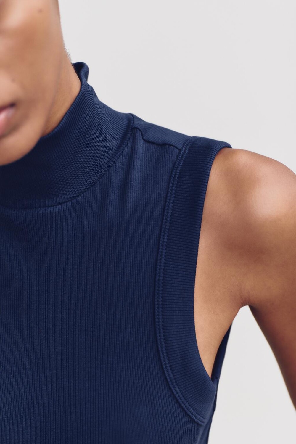 

Футболка с высоким воротом ZARA, темно-синий