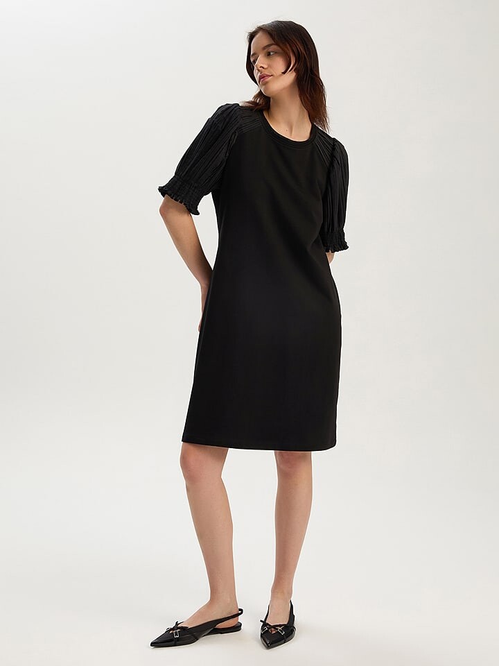 

Короткое платье BGN, черный