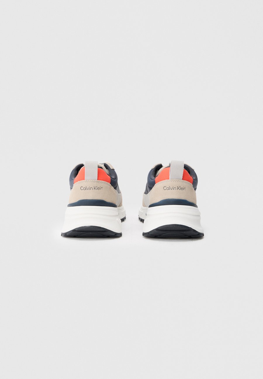 Кроссовки Calvin Klein Jeans Trainers, Desert Taupe/Navy/Tomato Cherry/Taupe — фото 3