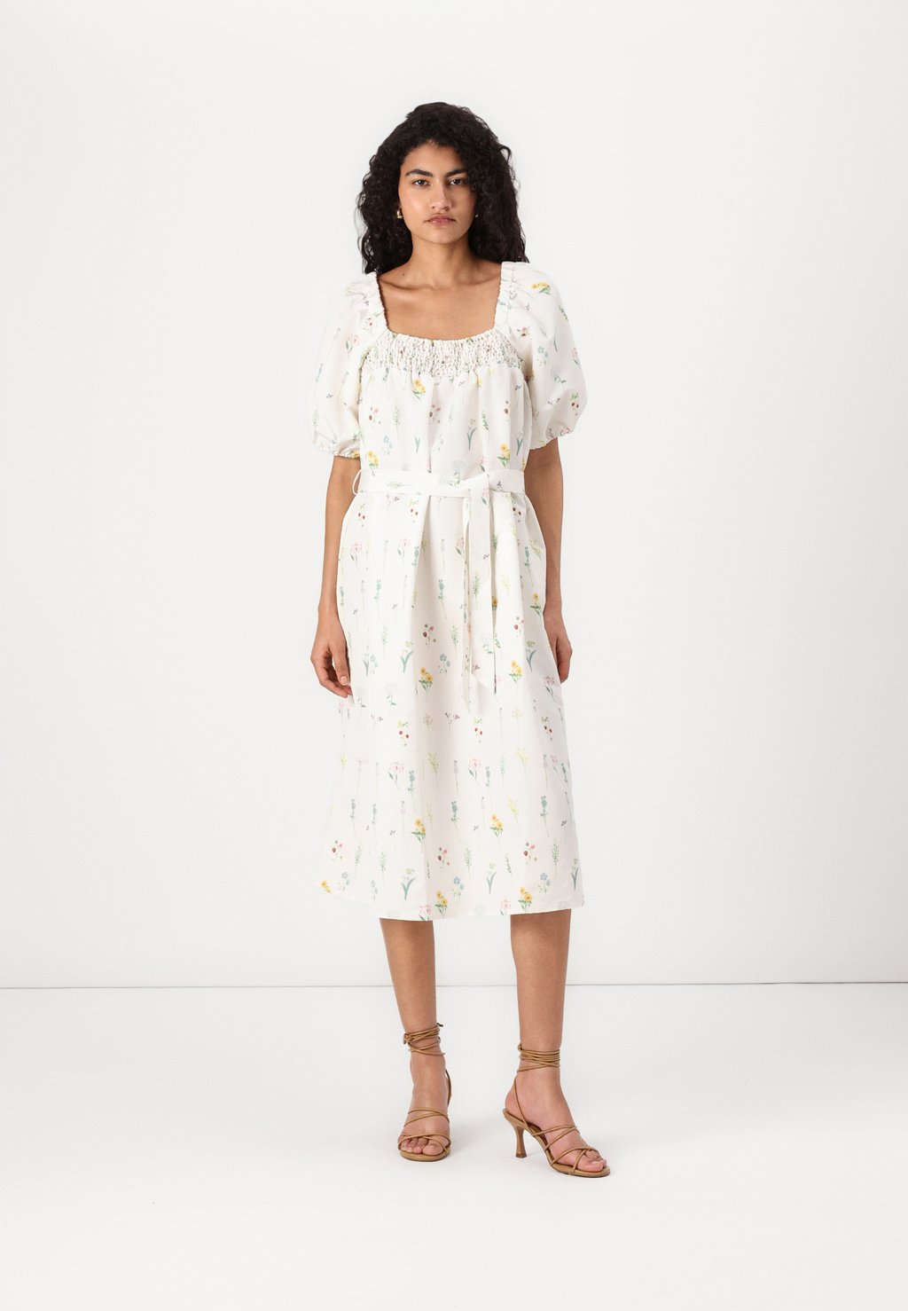 

Повседневное платье VMNICOLA SMOCK DRESS Vero Moda, кремовый
