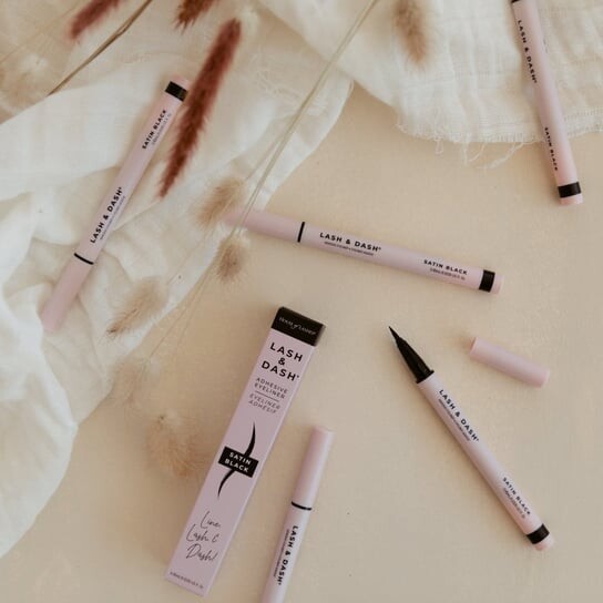 В цвете Satin Black, Клей для ресниц в виде точного черного лайнера, 0,95 мл House of Lashes Lash & Dash Adhesive Liner — фото 2