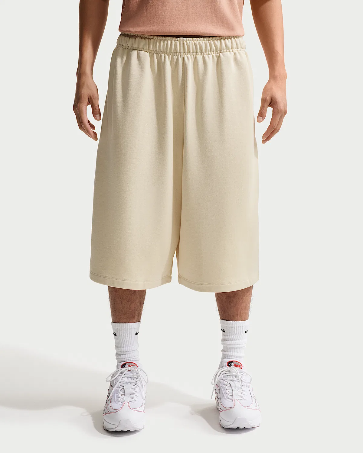 Мужские свободные шорты Nike Sportswear Club из французского флиса, Light Khaki/Light Khaki/White — фото 2