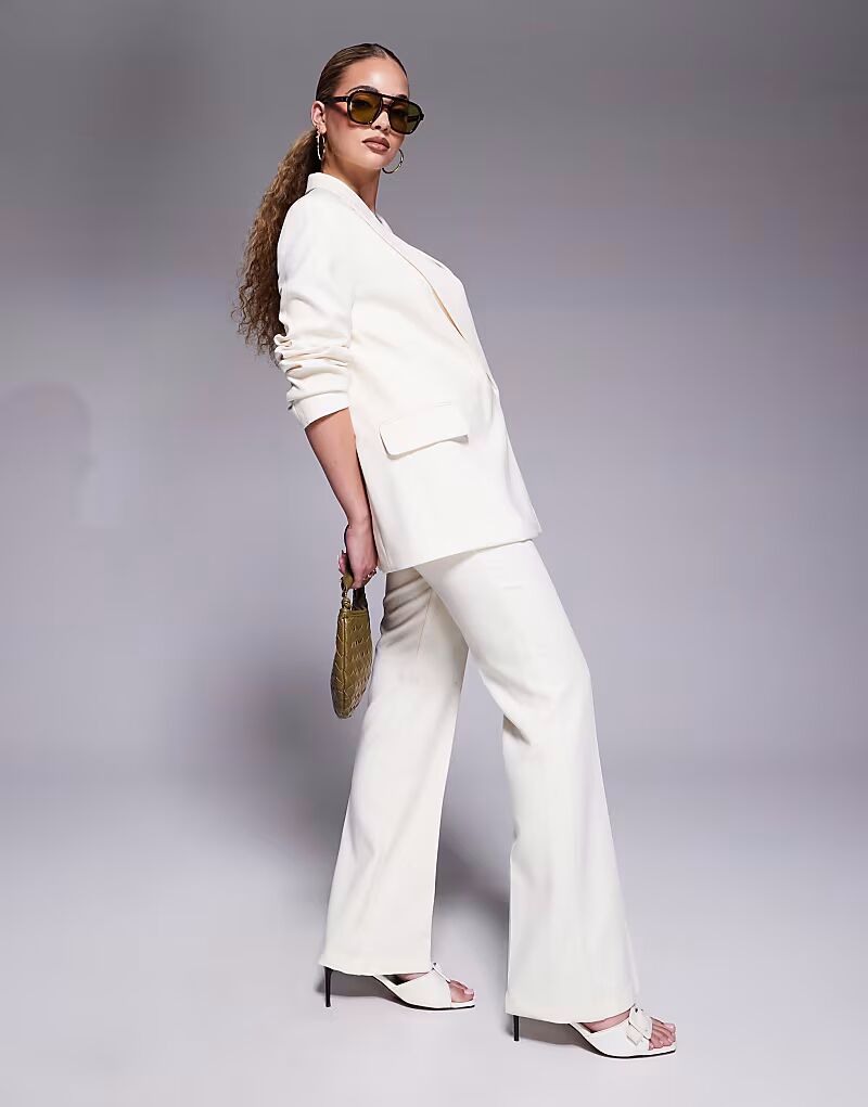 

Узкие расклешенные брюки River Island кремового цвета