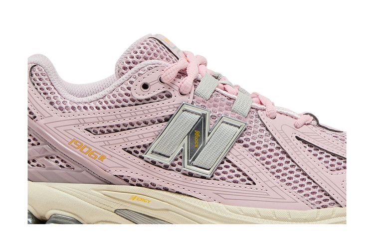 Кроссовки New Balance 1906R Big Kid 'Rose Sugar Ice Wine', розовый — фото 3